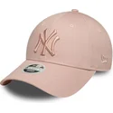 rosa-verstellbare-curved-cap-mit-rosa-logo-fur-damen-9forty-league-essential-der-new-york-yankees-mlb-von-new-era