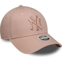 justerbar-rosa-bojd-keps-med-rosa-logotyp-for-dam-9forty-league-essential-fran-new-york-yankees-mlb-av-new-era