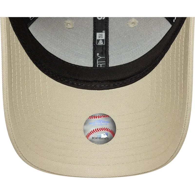 cepice-zaoblena-bezova-nastavitelny-pasek-9forty-metallic-new-york-yankees-mlb-new-era