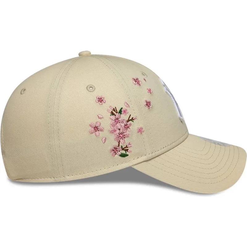 cepice-zaoblena-bezova-nastavitelny-9forty-floral-icon-side-new-york-yankees-mlb-new-era
