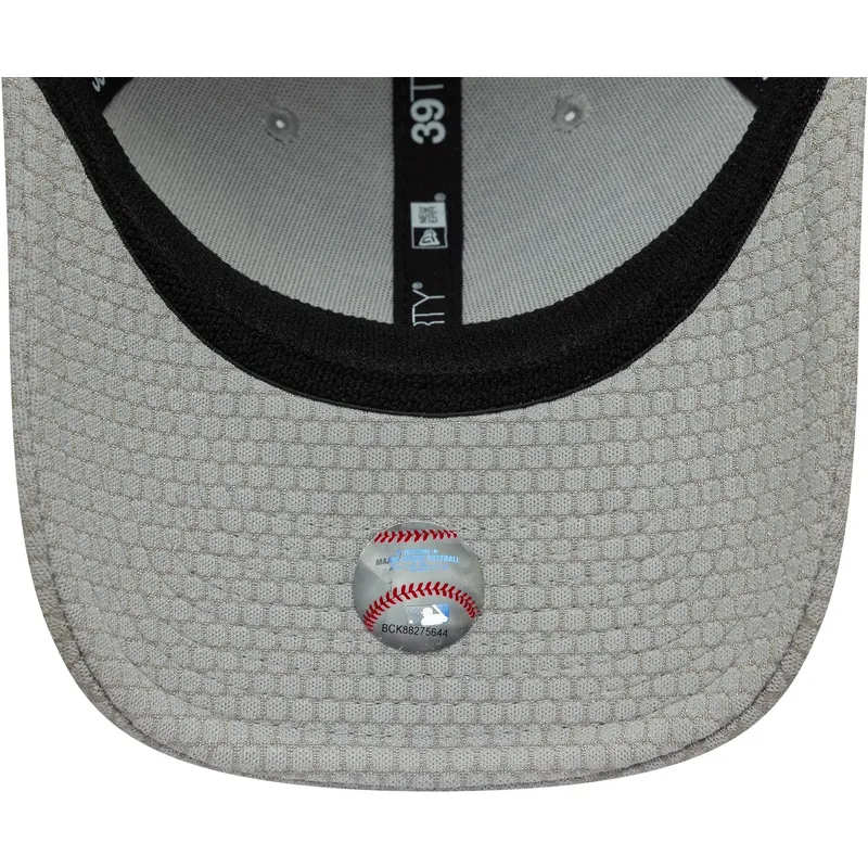 gorra-curva-gris-ajustada-39thirty-stretch-mesh-de-new-york-yankees-mlb-de-new-era