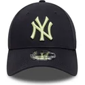 new-era-curved-brim-yellow-logo-9forty-league-essential-new-york-yankees-mlb-navy-blue-adjustable-cap