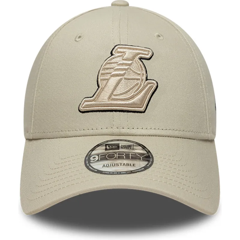 bojd-beige-justerbar-keps-med-beige-logotyp-9forty-team-outline-fran-los-angeles-lakers-nba-av-new-era