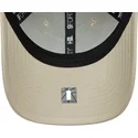 bojd-beige-justerbar-keps-med-beige-logotyp-9forty-team-outline-fran-los-angeles-lakers-nba-av-new-era