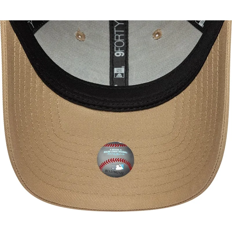 brun-bojd-justerbar-keps-med-brunt-9forty-tonal-icon-logotyp-fran-los-angeles-dodgers-mlb-av-new-era