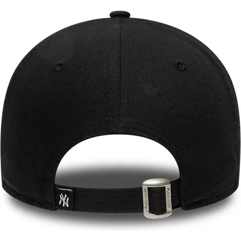 svart-bojd-justerbar-keps-med-svart-logotyp-9forty-tonal-icon-fran-new-york-yankees-mlb-av-new-era