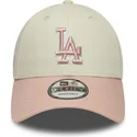 beige-och-rosa-justerbar-kurvad-keps-med-rosa-logotyp-9forty-world-series-patch-fran-los-angeles-dodgers-mlb-av-new-era