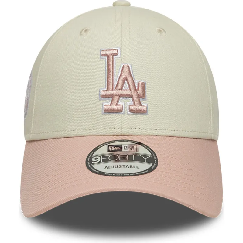 beige-och-rosa-justerbar-kurvad-keps-med-rosa-logotyp-9forty-world-series-patch-fran-los-angeles-dodgers-mlb-av-new-era