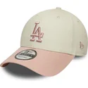beige-och-rosa-justerbar-kurvad-keps-med-rosa-logotyp-9forty-world-series-patch-fran-los-angeles-dodgers-mlb-av-new-era