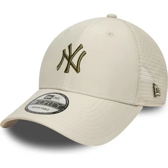 Gorra trucker beige ajustable con logo verde 9FORTY Homefield Midi de New York Yankees MLB de New Era
