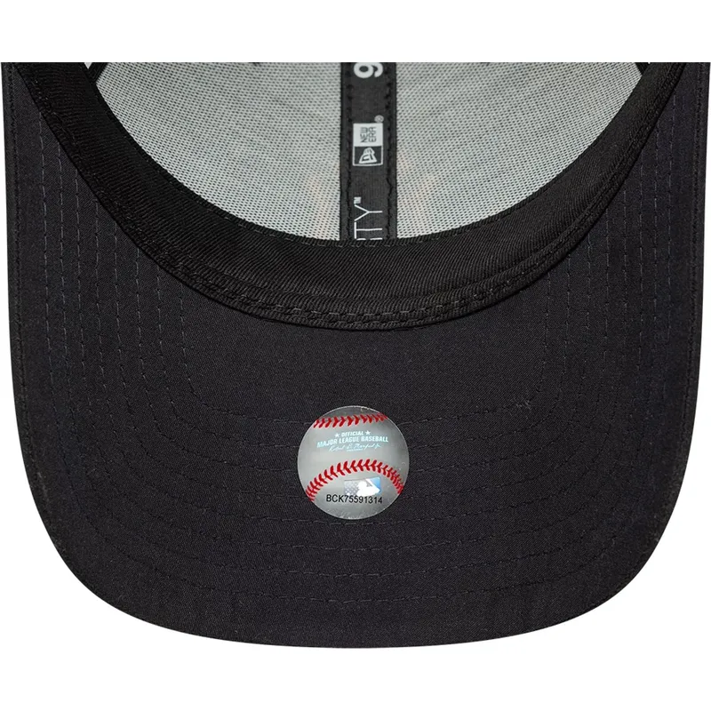 justerbar-marinbla-truckerkeps-med-orange-logotyp-9forty-homefield-midi-fran-new-york-yankees-mlb-av-new-era