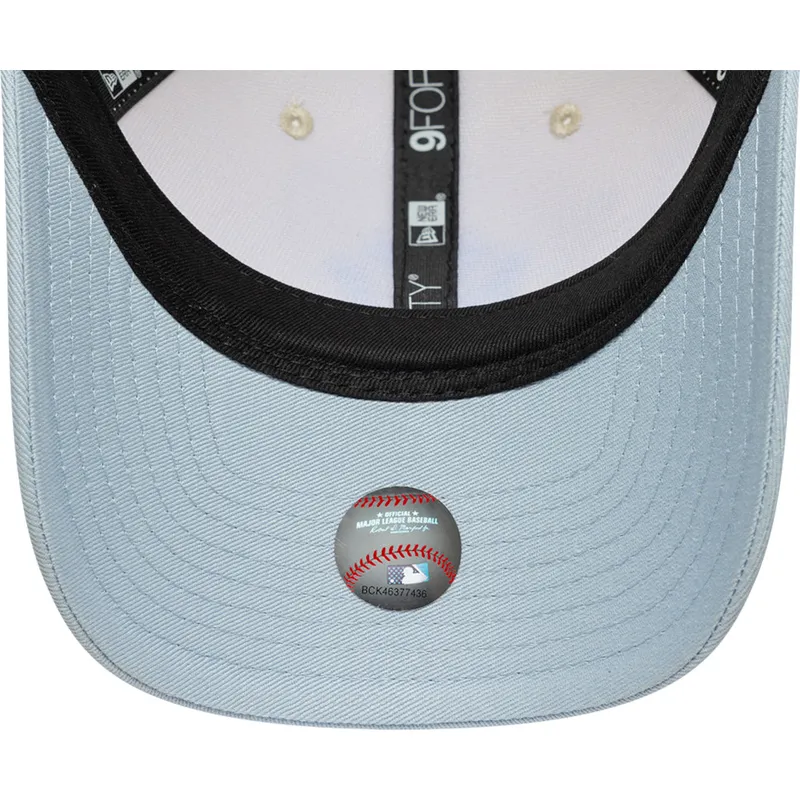 cepice-zaoblena-bezova-snapback-9forty-m-crown-side-script-new-york-yankees-mlb-new-era