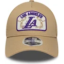 gorra-trucker-beige-9forty-m-crown-a-frame-de-los-angeles-lakers-nba-de-new-era