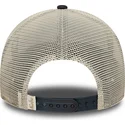 beige-och-marinbla-trucker-keps-9forty-m-crown-a-frame-fran-new-era