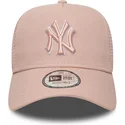 gorra-trucker-rosa-con-logo-rosa-a-frame-outline-de-new-york-yankees-mlb-de-new-era