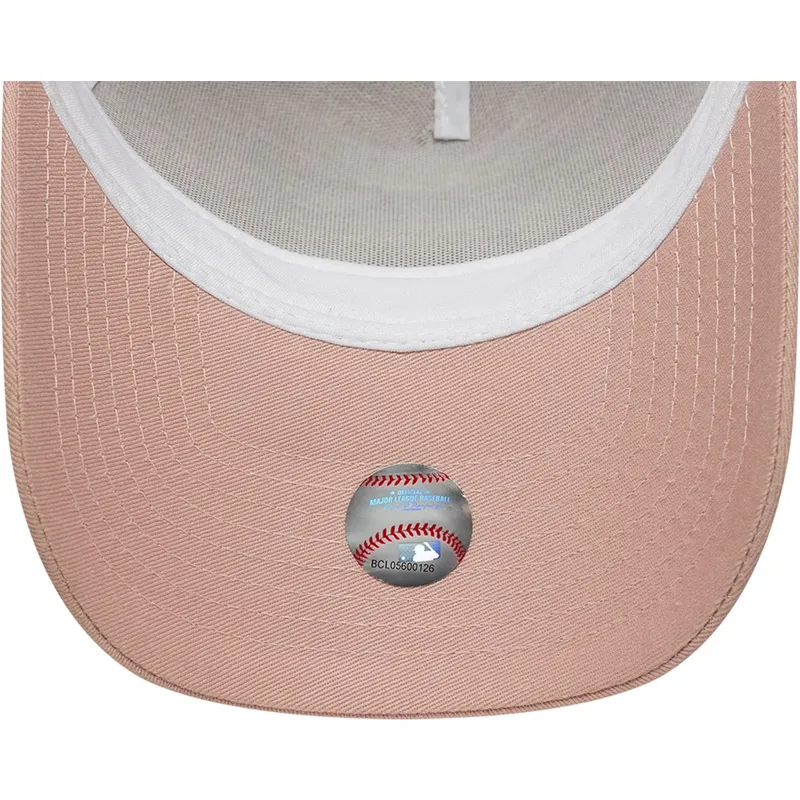 gorra-trucker-rosa-con-logo-rosa-a-frame-outline-de-new-york-yankees-mlb-de-new-era