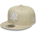new-era-flat-brim-white-logo-9fifty-league-essential-new-york-yankees-mlb-beige-snapback-cap