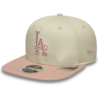Beige platt snapback-keps med rosa logotyp 9FIFTY Original Fit World Series Patch från Los Angeles Dodgers MLB av New Era