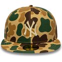 flache-kappe-camouflage-angepasst-mit-beigem-logo-59fifty-camo-von-new-york-yankees-mlb-von-new-era