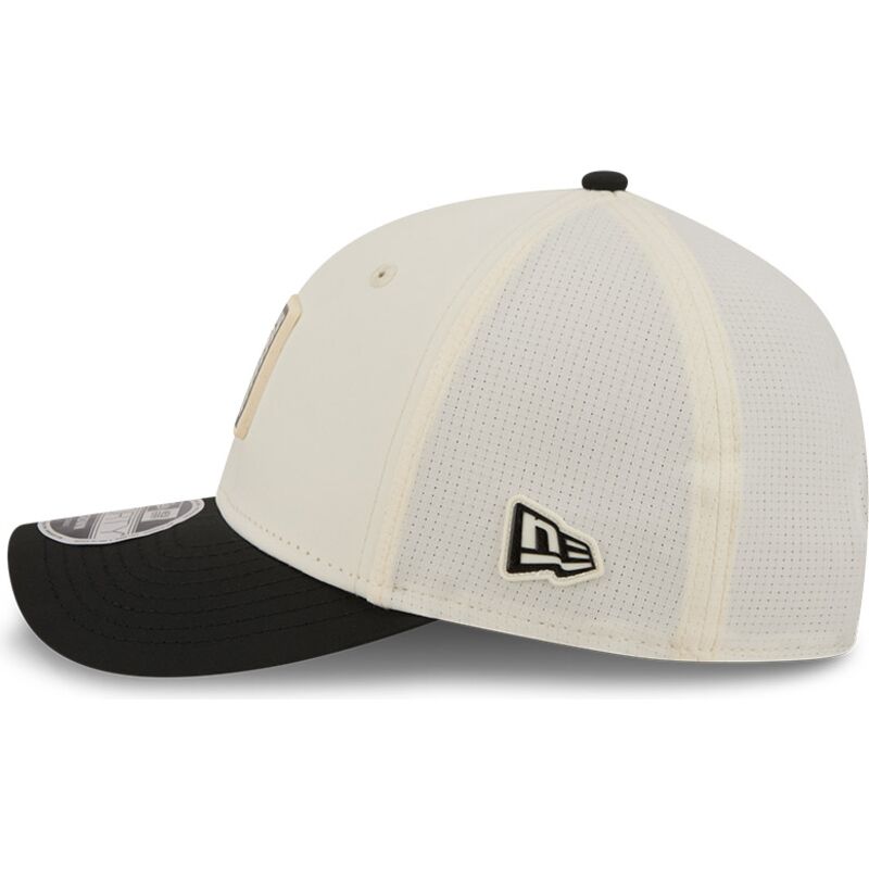 beige-und-schwarze-gebogene-snapback-kappe-9forty-m-crown-training-pack-2026-der-las-vegas-raiders-nfl-von-new-era
