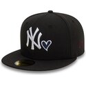 schwarze-anliegende-59fifty-flatcap-heart-icon-der-new-york-yankees-mlb-von-new-era