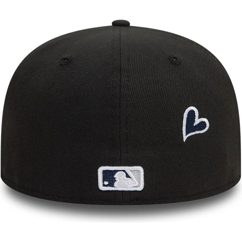 schwarze-anliegende-59fifty-flatcap-heart-icon-der-new-york-yankees-mlb-von-new-era