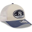 cepice-zaoblena-vicebarevna-snapback-9forty-m-crown-a-frame-fray-new-york-yankees-mlb-new-era