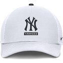 weisse-trucker-kappe-primetime-dri-fit-rise-structured-der-new-york-yankees-mlb-von-nike