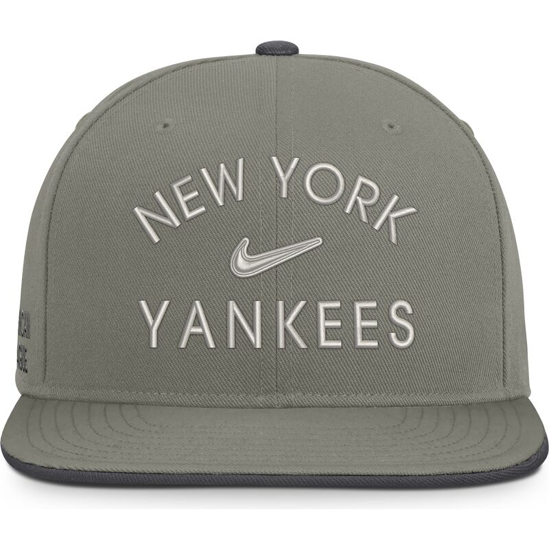 grune-flache-snapback-kappe-dri-fit-pro-structured-square-bill-der-new-york-yankees-mlb-von-nike