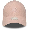 cepice-zaoblena-ruzova-snapback-rosa-9forty-m-crown-winter-borg-new-york-yankees-mlb-new-era