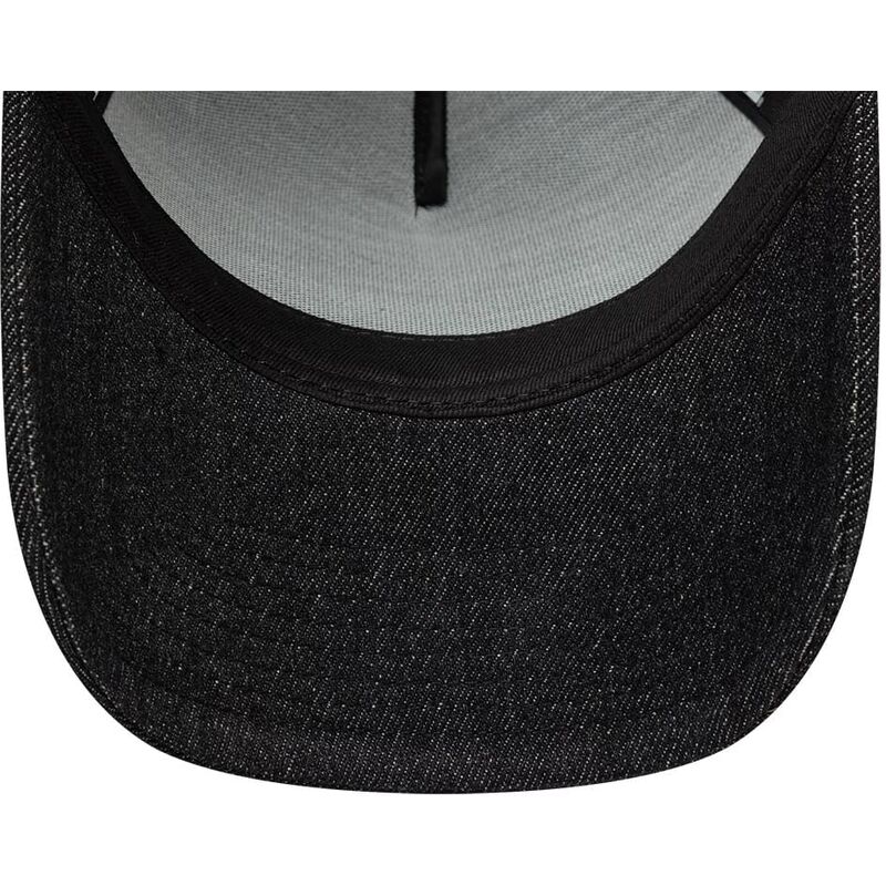 cepice-zaoblena-cerna-snapback-a-frame-patch-denim-new-era