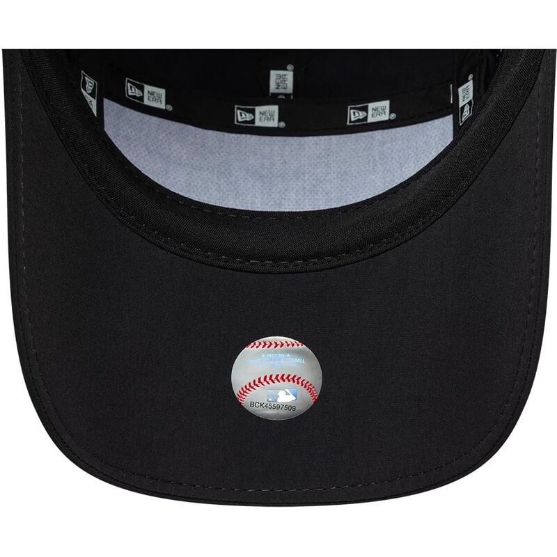 cepice-zaoblena-cerna-snapback-runner-tech-midi-new-york-yankees-mlb-new-era