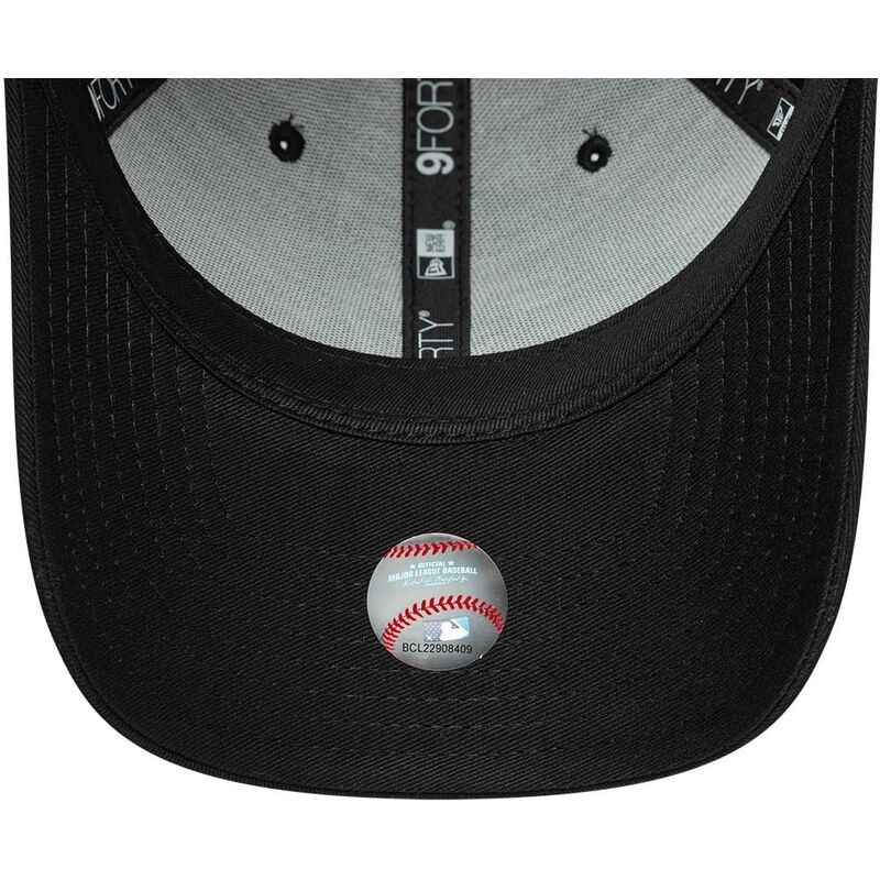cepice-zaoblena-cerna-snapback-9forty-m-crown-new-york-yankees-mlb-new-era cepice-zaoblena-cerna-snapback-9forty-m-crown-new-york-yankees-mlb-new-era