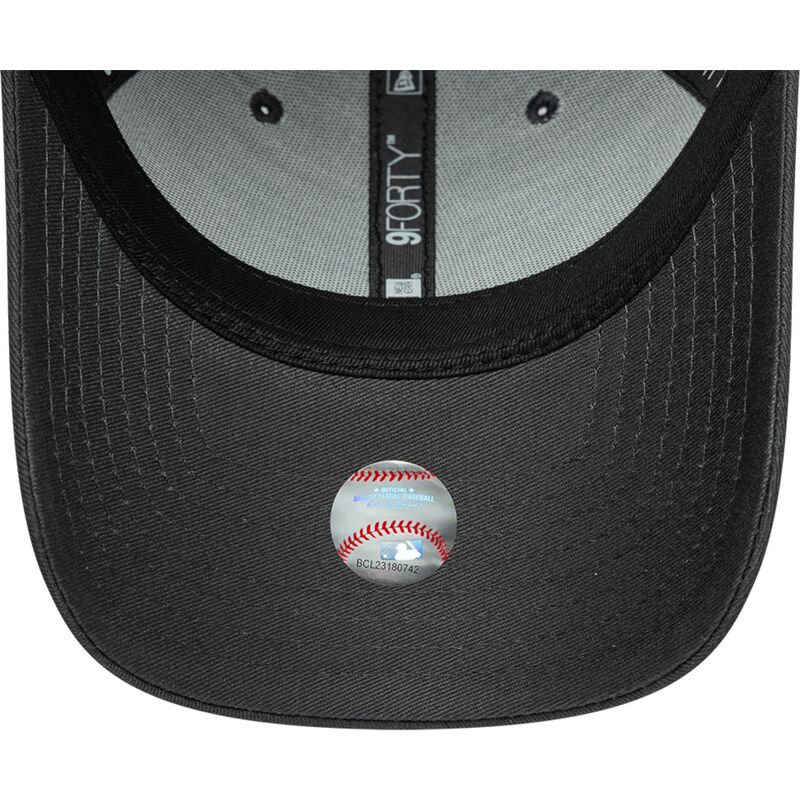 cepice-zaoblena-seda-nastavitelny-9forty-metallic-outline-new-york-yankees-mlb-new-era