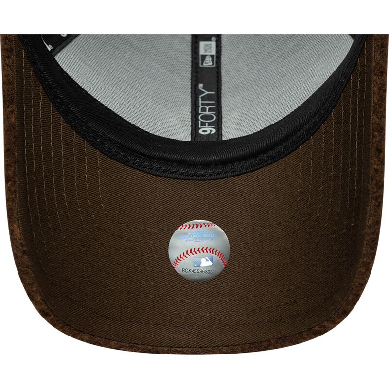 cepice-zaoblena-hneda-snapback-9forty-winter-borg-new-york-yankees-mlb-new-era