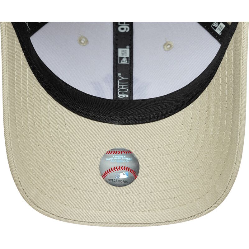 cepice-zaoblena-bezova-snapback-9forty-m-crown-new-york-yankees-mlb-new-era