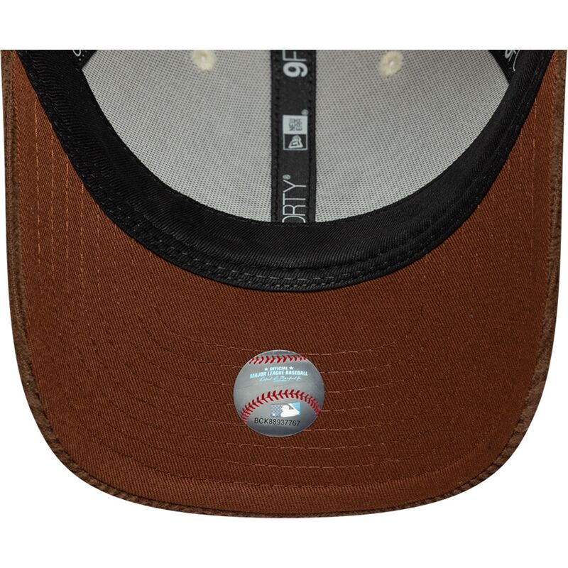 cepice-zaoblena-hneda-nastavitelny-9forty-m-crown-cord-new-york-yankees-mlb-new-era