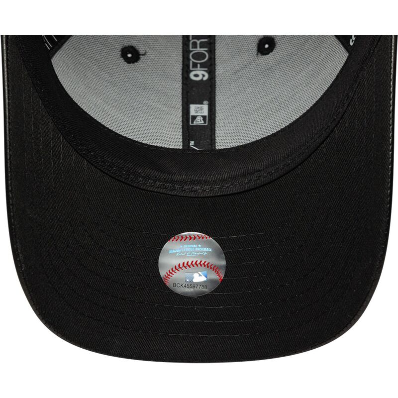 cepice-zaoblena-cerna-snapback-9forty-m-crown-pu-diamante-new-york-yankees-mlb-new-era