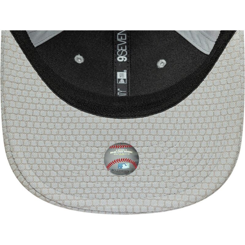cepice-zaoblena-seda-snapback-9seventy-stretch-snap-mesh-flawless-new-york-yankees-mlb-new-era