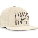 cepice-rovna-bezova-prilehava-dri-fit-true-structured-aero-bill-new-york-yankees-mlb-nike