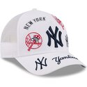 cepice-zaoblena-bila-snapback-9forty-m-crown-a-frame-all-over-new-york-yankees-mlb-new-era
