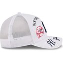cepice-zaoblena-bila-snapback-9forty-m-crown-a-frame-all-over-new-york-yankees-mlb-new-era