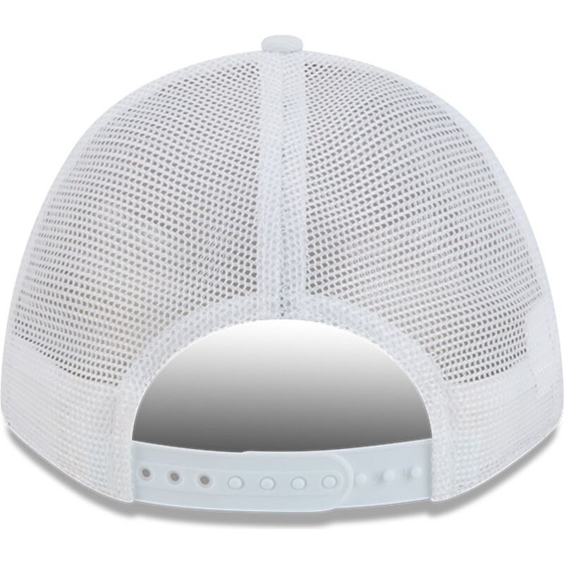 cepice-zaoblena-bila-snapback-9forty-m-crown-a-frame-all-over-chicago-bulls-nba-new-era