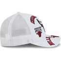 cepice-zaoblena-bila-snapback-9forty-m-crown-a-frame-all-over-chicago-bulls-nba-new-era
