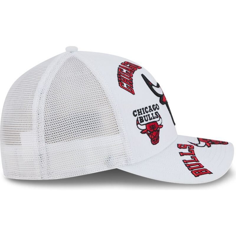 cepice-zaoblena-bila-snapback-9forty-m-crown-a-frame-all-over-chicago-bulls-nba-new-era