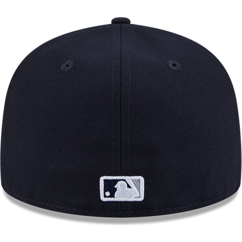 cepice-rovna-namornicka-modra-prilehava-59fifty-rhinestone-badge-new-york-yankees-mlb-new-era