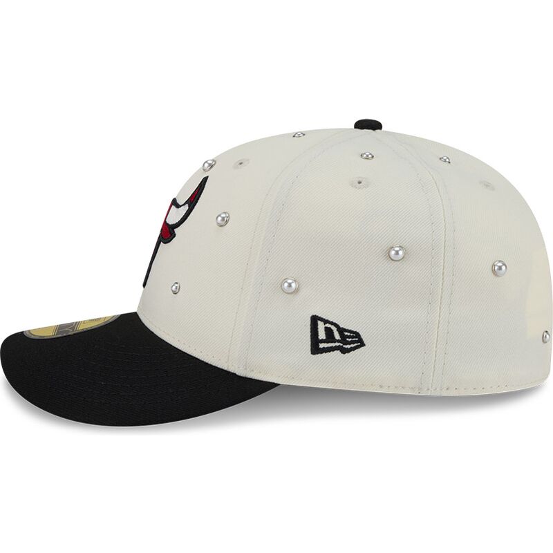 cepice-zaoblena-bezova-prilehava-59fifty-beads-na-lifestyle-f1-chicago-bulls-nba-new-era