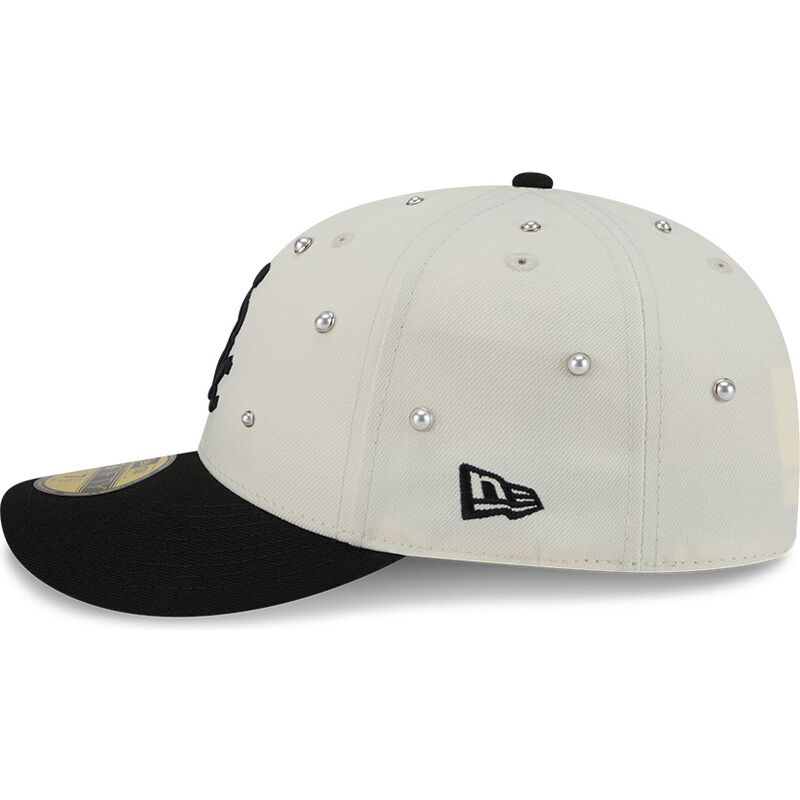 cepice-zaoblena-bezova-prilehava-59fifty-beads-na-lifestyle-f1-chicago-white-sox-mlb-new-era