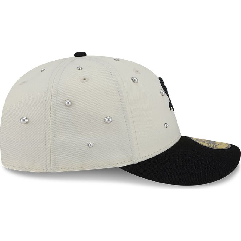 cepice-zaoblena-bezova-prilehava-59fifty-beads-na-lifestyle-f1-chicago-white-sox-mlb-new-era