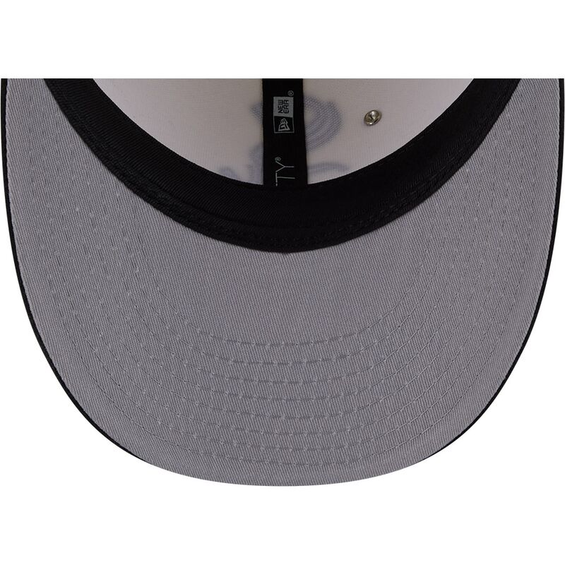 cepice-zaoblena-bezova-prilehava-59fifty-beads-na-lifestyle-f1-chicago-white-sox-mlb-new-era